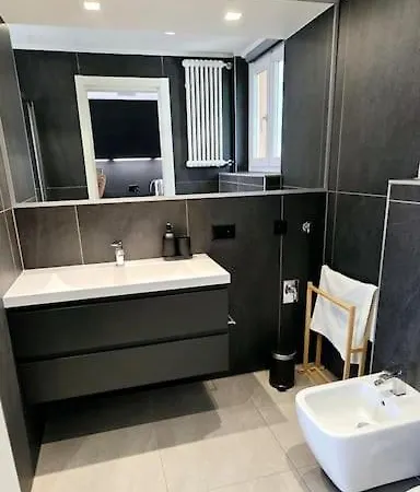 Luxurious 1,5 With Parking Near Center