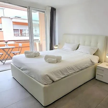 Luxurious 1,5 With Parking Near Center Apartment