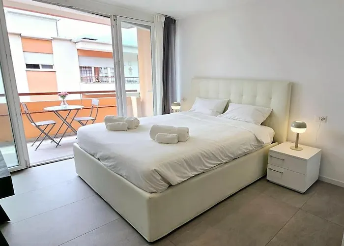 Luxurious 1,5 With Parking Near Center Apartmán